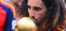 Marc Cucurella hat sich das Gesicht seines Trainers Luis de la Fuente tätowieren lassen