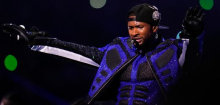 Usher schmeißt Frau von Bühne, weil sie sich nicht küssen lässt