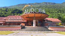 Hit naj bi kmalu začel prodajo stavbe nekdanje igralnice Aurora pri Kobaridu