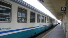 Pasticcio Salvini sui treni, a rischio 2 miliardi Pnrr. Meloni rassicura la Ue e sconfessa il vice