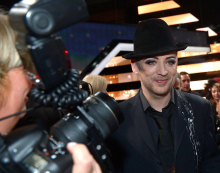 Boy George zaradi skladbe v podporo Izraelu ob vlogo v muzikalu Jesus Christ Superstar