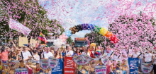 CSD: Zehntausende bei Pride Parade in Hamburg, Rob Jetten ruft in Amsterdam zu Coming-out auf