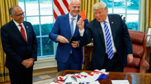 La Fifa di Infantino ha una sola guida: il re dollaro