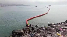 VIDEO Španjolci postavljaju plutajuću barijeru na moru nakon migrantskog proboja