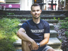 Blaž Debevec: Pri 15 letih bi morali razmišljati o domači nalogi, ne pa o pogodbah