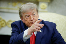 Trump: ZDA in Izrael na prošnjo Teherana odložili nove napade. V Iranu Trumpa obtožuje laganja.