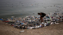 FOTO Migrantska kriza u Ceuti: Izmoreni leže po plažama, iza sebe ostavili gomile smeća