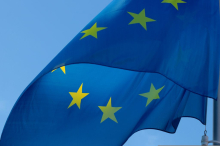 Od danes v EU veljajo strožje zahteve glede preglednosti umetne inteligence