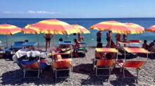 Spiaggia più cara ad agosto: aumenti medi del 6% sul 2025. Quali sono gli stabilimenti più costosi