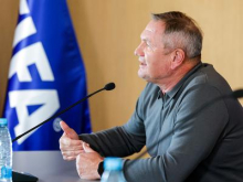 Po črnem četrtku v igri še nekdanji selektor Slovenije in legionarji