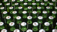 Heineken presegel pričakovanja, ne izključujejo pa še dodatnih odpuščanj