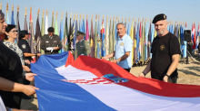 FOTO Na Kninskoj tvrđavi  podignuta hrvatska zastava