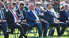 Svaki gleda na svoju stranu: Pogledajte susret Milanovića i Plenkovića na proslavi u Kninu