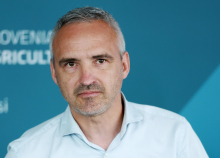 Novo službeno vozilo za ministra Ciglerja Kralja. Je to običajna praksa vlade?