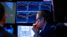 Pregled ameriških trgov: Wall Street zaključil neenotno ob spodbudnih Disneyjevih rezultatih, medtem ko rast na področju umetne inteligence izgublja zagon