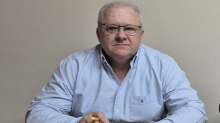Priveli načelnika koji je udarao po autu u kojem je bila beba