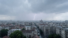 PLjUSKOVI I GRMLjAVINA STIŽU U SRBIJU: Meteorolog otkrio kakvo nam vreme donosi vikend i gde će napokon 