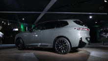 Lastniki BMW razburjeni: avtomobili jim ob zagonu prikazujejo filmske oglase