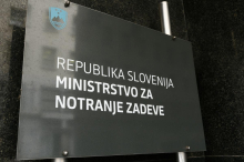 Notranje ministrstvo bi ukinilo brezplačne tečaje slovenščine za tujce