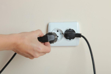 NAJDUŽI SPISAK ISKLJUČENJA U ZEMUNU: Desetine ulica danas bez struje, Elektrodistribucija objavila do kad će trajati radovi