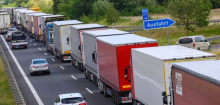 Niedrigwasser: Industrie lobt Lockerung des Fahrverbots für Lkw an Sonn- und Feiertagen