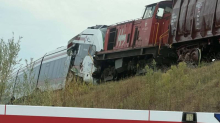 PRIZORI UŽASA Putnički vlak smrskan u sudaru s teretnim, na terenu i helikopter hitne