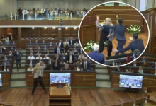 ALJBINA KURTIJA GAĐALI JAJIMA USRED SKUPŠTINE! Haos na sednici, prekinut rad parlamenta, reagovalo i obezbeđenje!