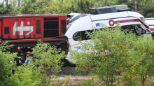 FOTO Istražuju sudar vlakova, među 25 ozlijeđenih u teškoj nesreći strojovođe i kondukter