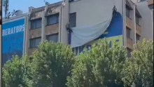 SKINULI ZASTAVU UKRAJINE U PRIŠTINI! Rama pobesneo nakon reči Zelenskog da je Kosovo Srbija