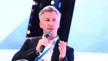 Minister Logar, kaj je pomembnejše: davki ali dirkališče?