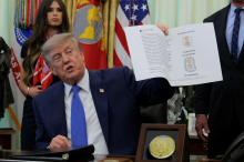 Trump zmanjšal število cepljenj za otroke