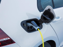 Denar za subvencije nakupov električnih avtomobilov naj bi kmalu pošel
