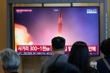 Severna Koreja pred vojaškimi vajami ZDA in Južne Koreje izstrelila balistično raketo