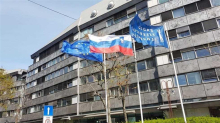 Ob neizpolnjevanju obveznosti države in zavrnitvi dogovorjenega kredita RTV v likvidnostnih težavah
