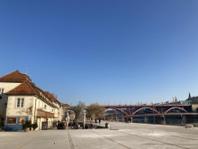 Leto in pol starega otroka je nosila Drava