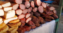 Kilo svinjske masti 150 dinara, kobasica 800, a tek slanina! Detaljni cenovnik domaćih proizvoda: Jeftinije nego u marketima