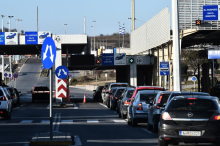 GUŽVA NA GRANICAMA TOKOM VEČERI Na Horgošu i Preševu čekanje do 50 minuta: Evo kakvo je stanje na ostalim prelazima i naplatnim rampama