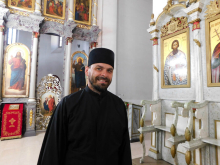 U STAROJ POKROVSKOJ CRKVI U LOZNICI ZABLISTAO OBNOVLJENI IKONOSTAS: Vraćena mu originalna boja i pozlata, restauracija otkrila i grb Obrenovića (FOTO)