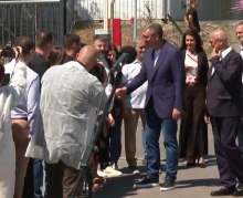 UŽIVO VUČIĆ U VINORAČI KOD JAGODINE Dočekan aplauzima i uzvicima 