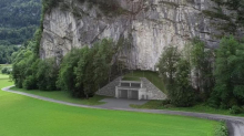 Una caverna nel cuore delle Alpi Svizzere. Custodirà i beni dei super ricchi. Che temono le guerre