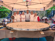 PITA OD DVA METRA ODUŠEVILA SVE! Sjenica miriše na tradiciju, domaćice čuvaju recept koji se prenosi generacijama, a dogodine stiže GRDOSIJA ZA GINISA (FOTO)