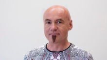 Umrl prevajalec in gledališki ustvarjalec Darko Čuden