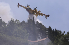 Zamejili požar na polotoku Pelješac. Zagorelo tudi na območju Zadra.