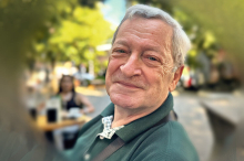 Tajland štampao marku s njegovim likom! Doajen ju-turizma obišao sve kontinente: 