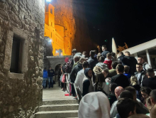 Krici sile tame odjekivali pod Ostroškim stenama! Drama od koje se ledi krv u žilama: Monasi otkrili šta se desilo devojci pred ćivotom Svetog Vasilija (VIDEO)