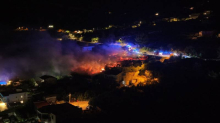 VIDEO Požar sinoć buknuo i kod Kaštela: 'Gorjelo je blizu kuća'