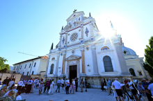 Na praznik Marijinega vnebovzetja slovesna bogoslužja. Janša: Praznovanje ima domoljubno noto.