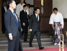 Japonski obrambni minister ob obletnici kapitulacije obiskal sporni tempelj Jasukuni