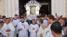 FOTO Stotine vjernika u Sinju: Hodaju u čast Velike Gospe..