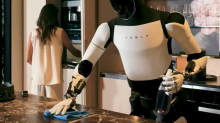Lavoratori con le telecamere in testa: filmano i loro gesti per addestrare i robot, anche in Italia